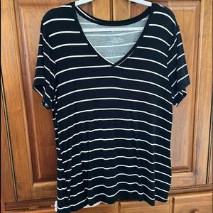 Apt 9 Short Sleeved Essentials V-Neck Tee XL